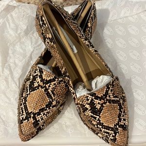 NWOT Steve Madden Feather Tan Snake Pointed-Toe Flats